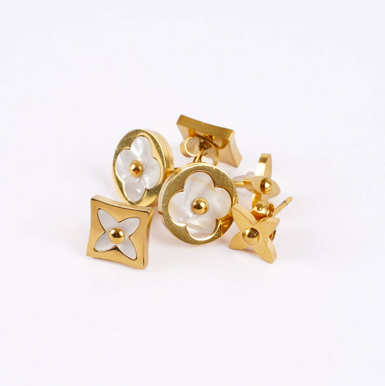 Altın Kaplama Çelik Çiçek Küpe Seti - 2