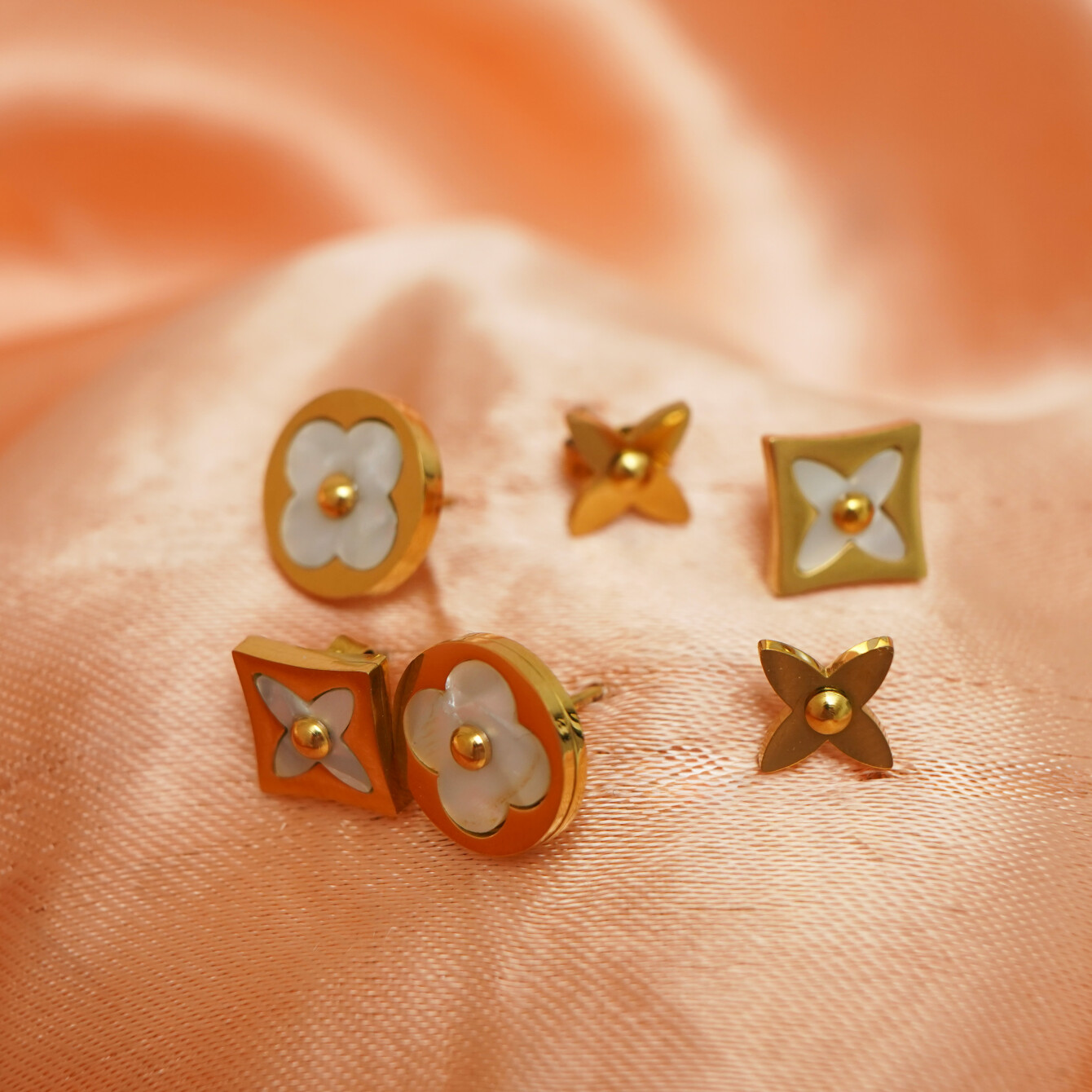 Altın Kaplama Çelik Çiçek Küpe Seti - 4