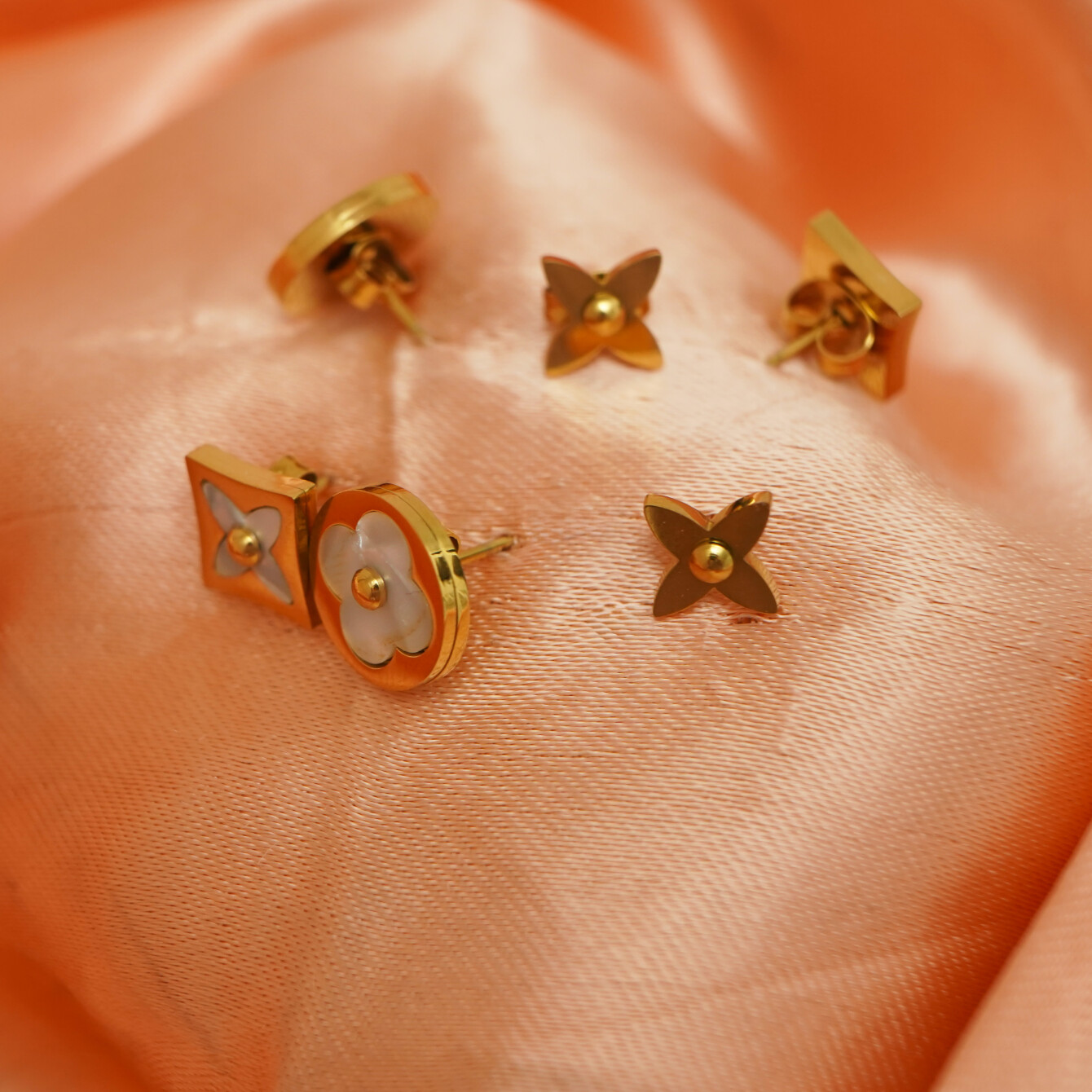 Altın Kaplama Çelik Çiçek Küpe Seti - 5