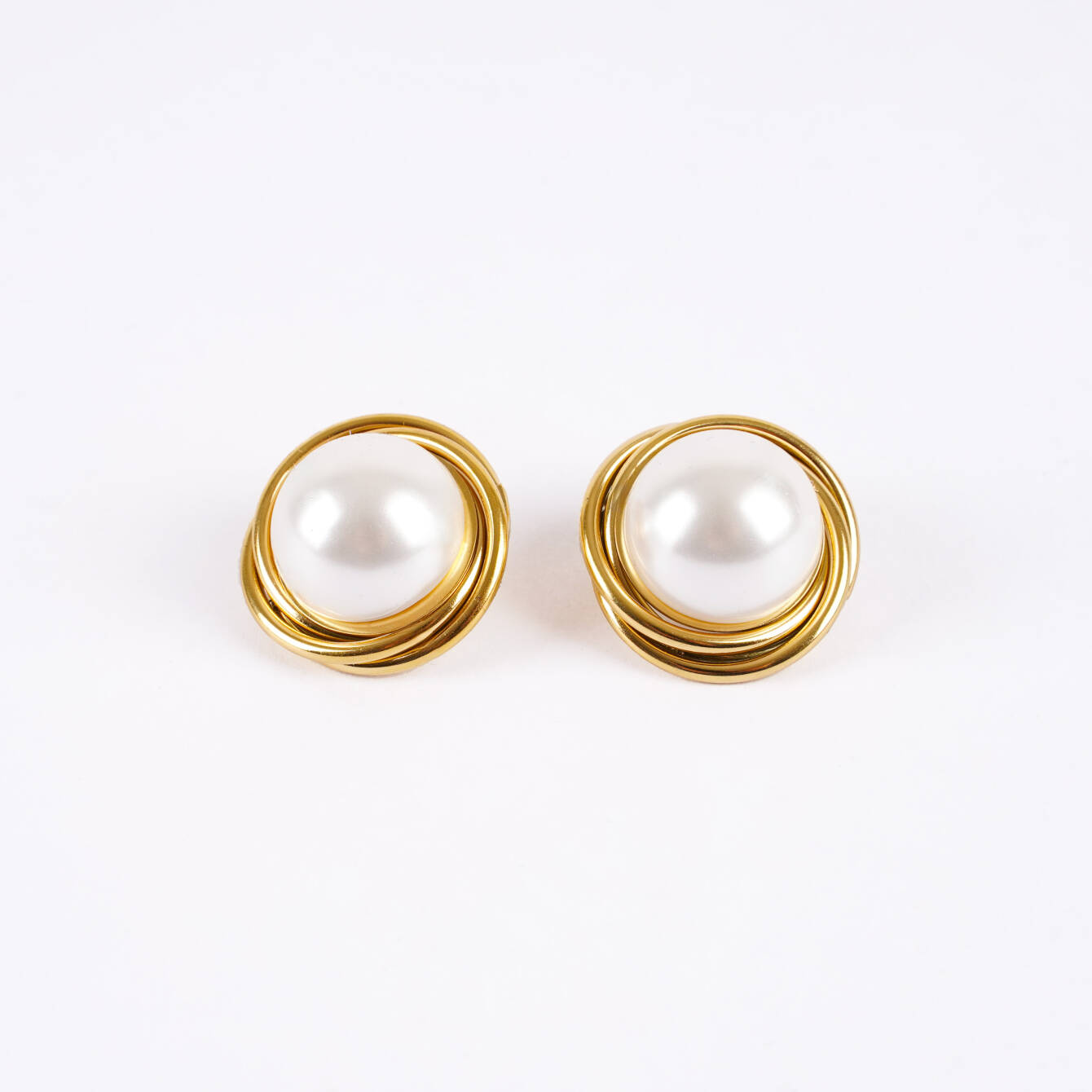 Altın Kaplama Çelik İnci Detaylı Şık Küpe - 3