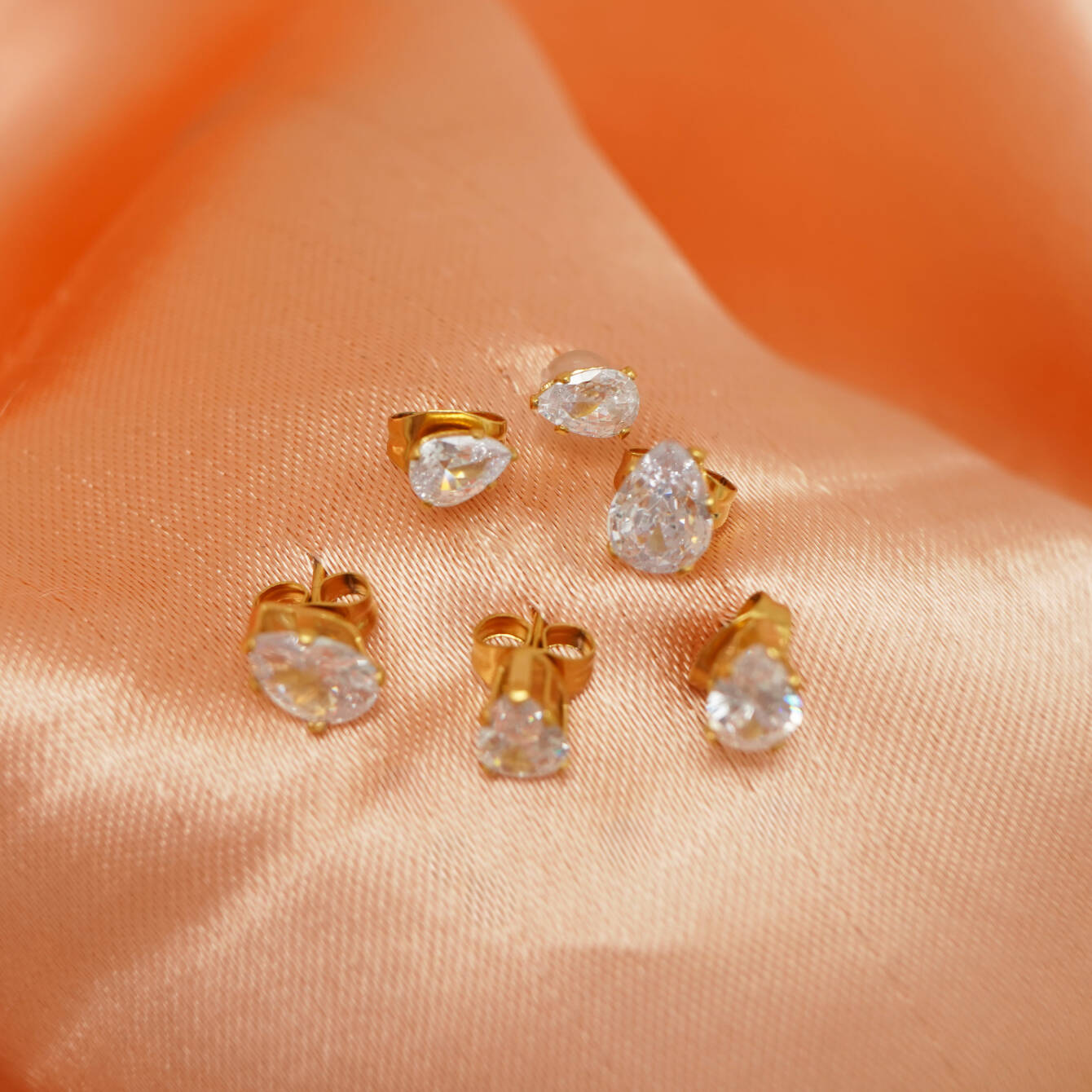 Altın Kaplama Çelik Parlak Taşlı Küpe Seti – 3’lü - 5