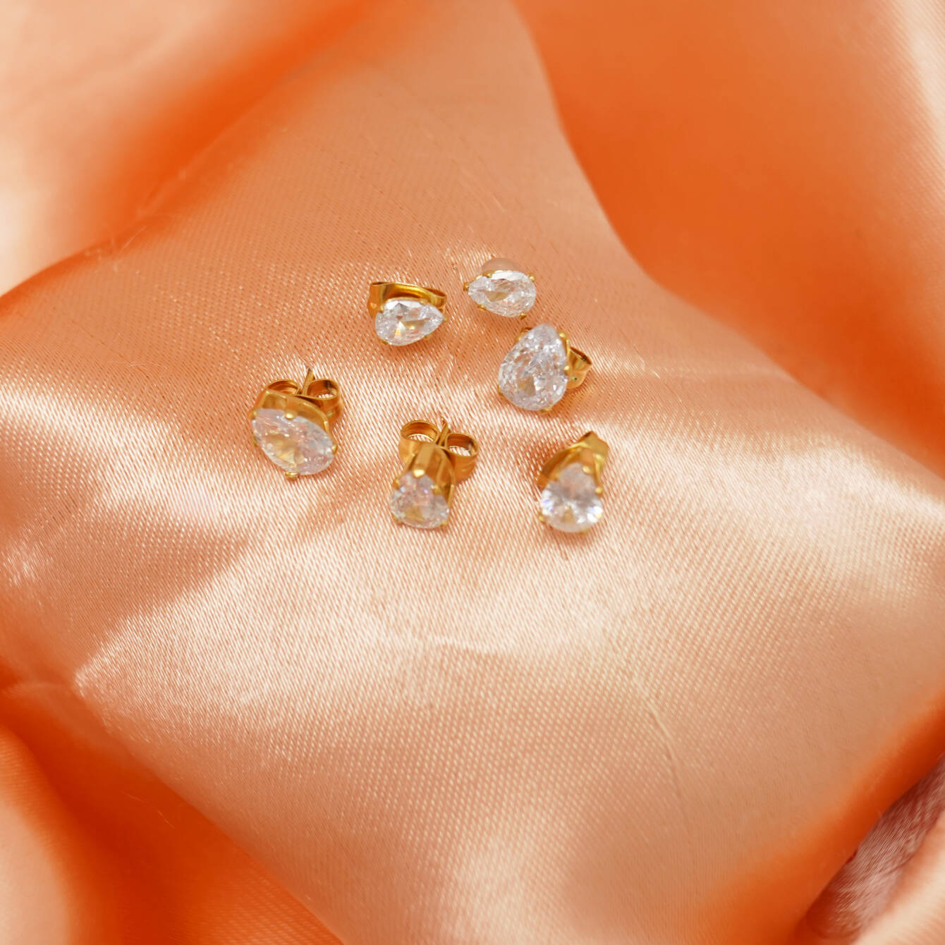 Altın Kaplama Çelik Parlak Taşlı Küpe Seti – 3’lü - 6