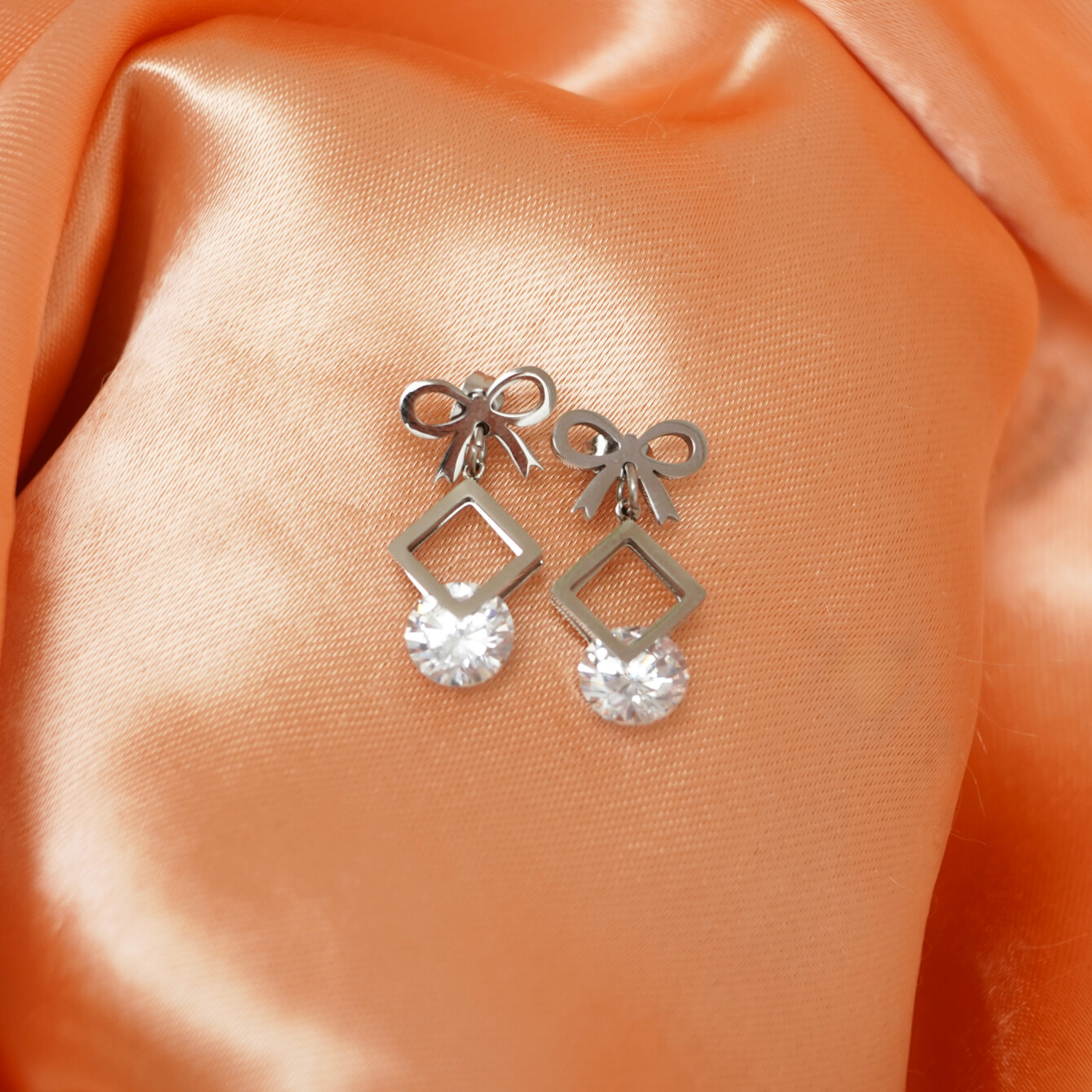 Fiyonk ve Taş Detaylı Zarif Küpe - 5