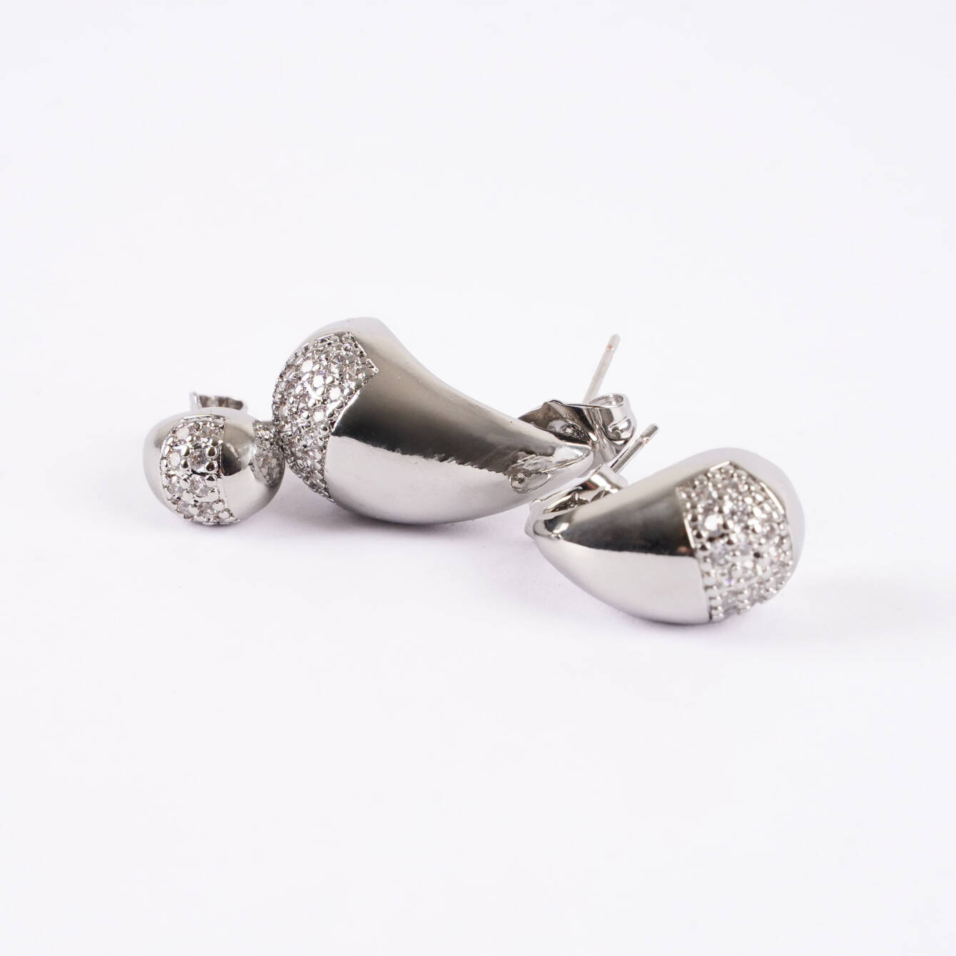 Gümüş Renk Çelik Küpe Seti – Taş İşlemeli Modern Tasarım - 1