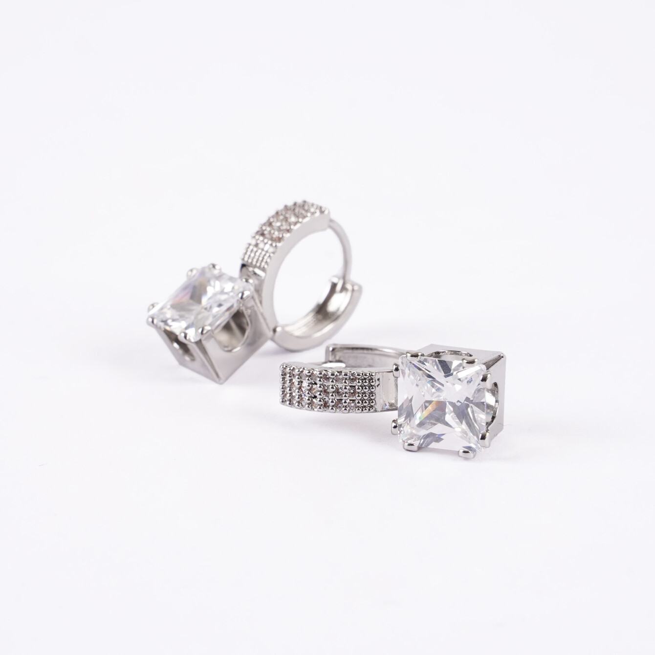 Minimal Kare Tektaş Küpe - Zarif Tasarım - 3