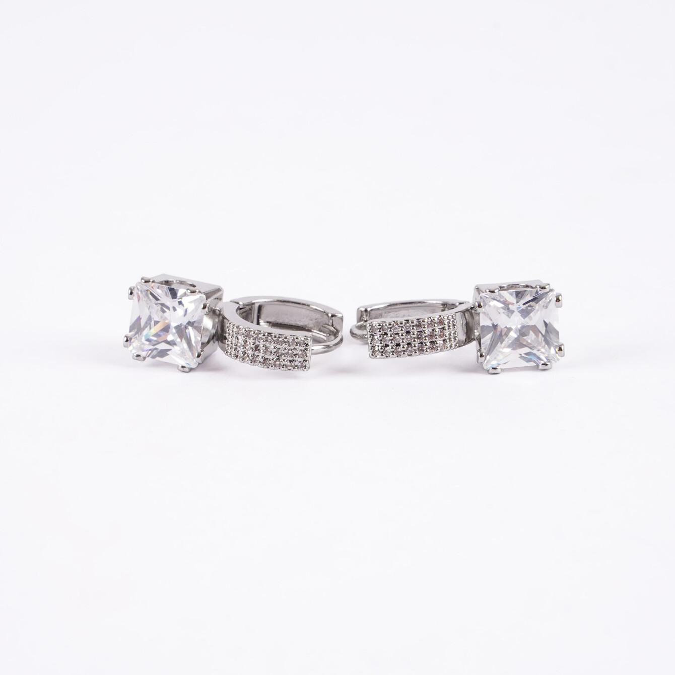 Minimal Kare Tektaş Küpe - Zarif Tasarım - 4