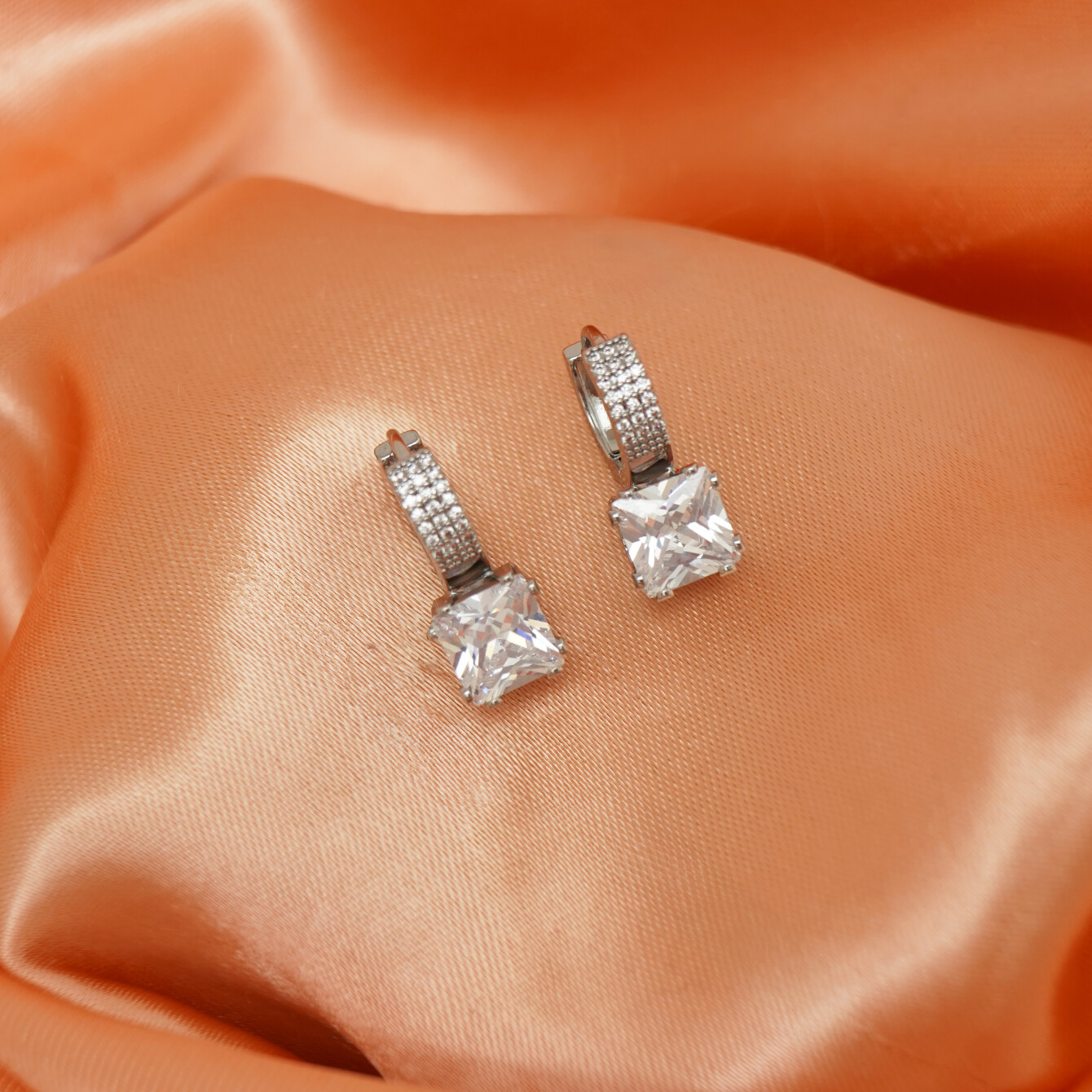 Minimal Kare Tektaş Küpe - Zarif Tasarım - 5