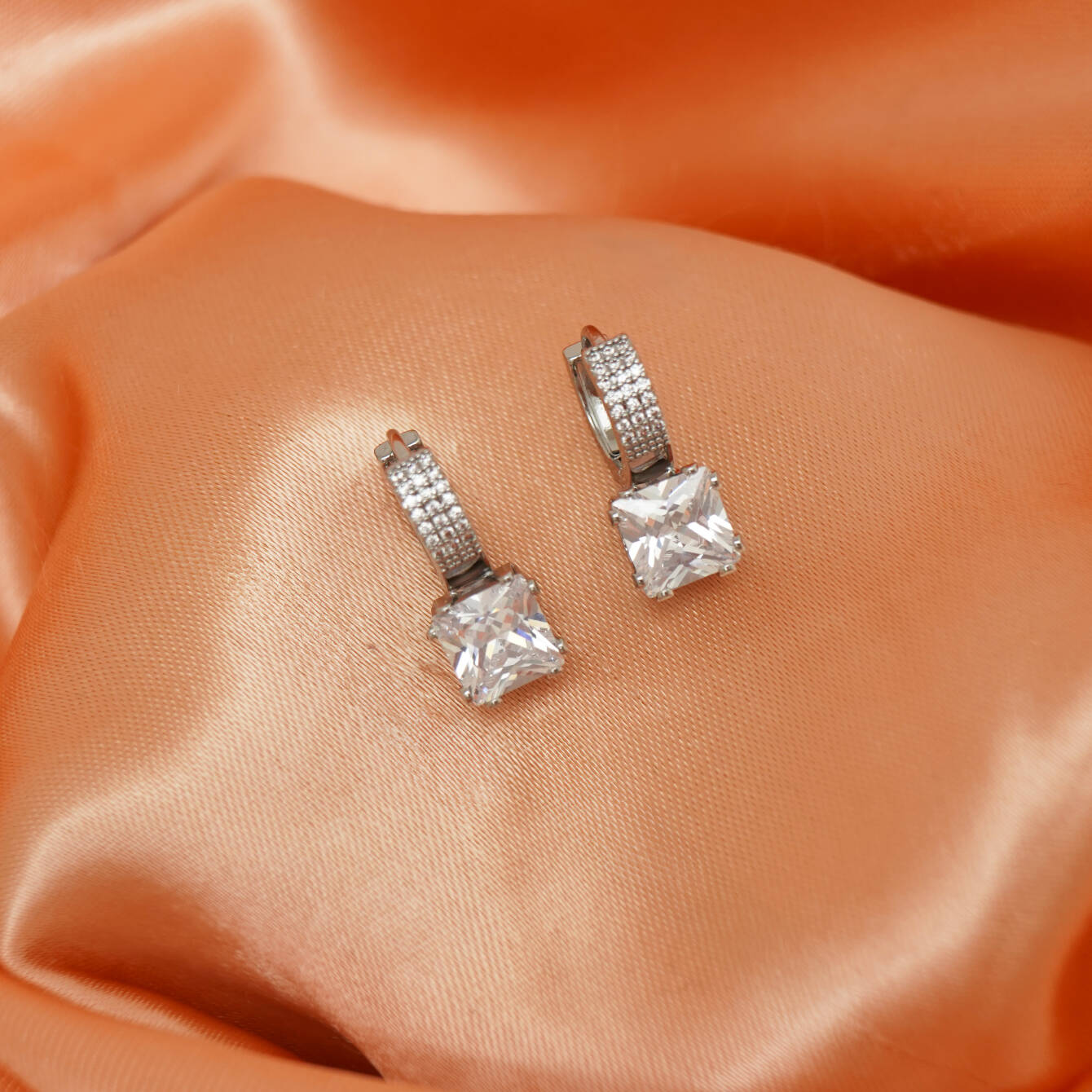 Minimal Kare Tektaş Küpe - Zarif Tasarım - 5