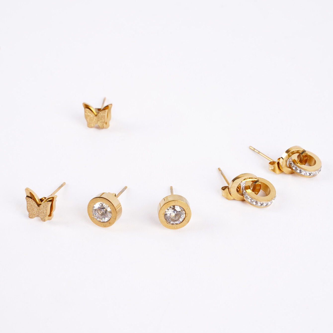 Zarif Gold Küpe Seti – Kelebek ve Taş Detaylı - 2