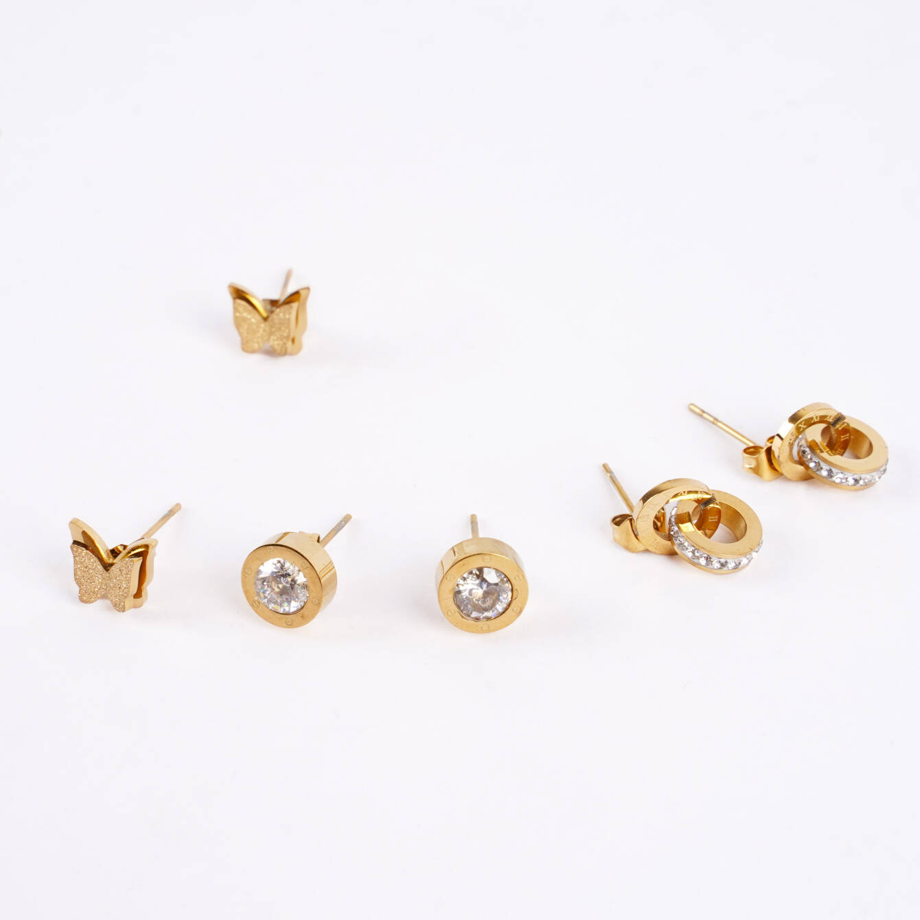 Zarif Gold Küpe Seti – Kelebek ve Taş Detaylı - 2