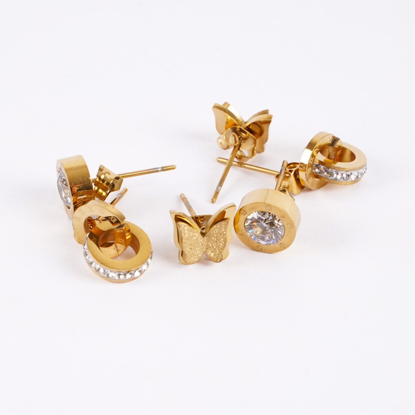 Zarif Gold Küpe Seti – Kelebek ve Taş Detaylı - 3